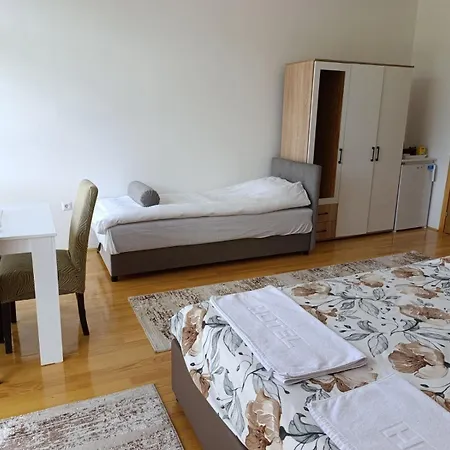 Helena Apartment *