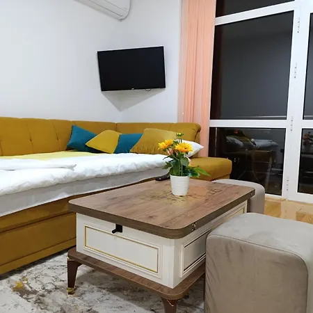 Helena Apartment *