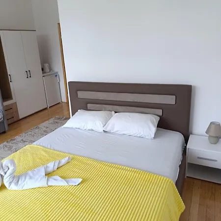 Helena Apartment *