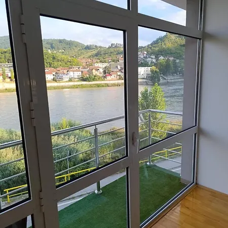 Helena Apartment *