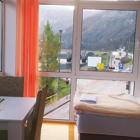 Helena Apartment *